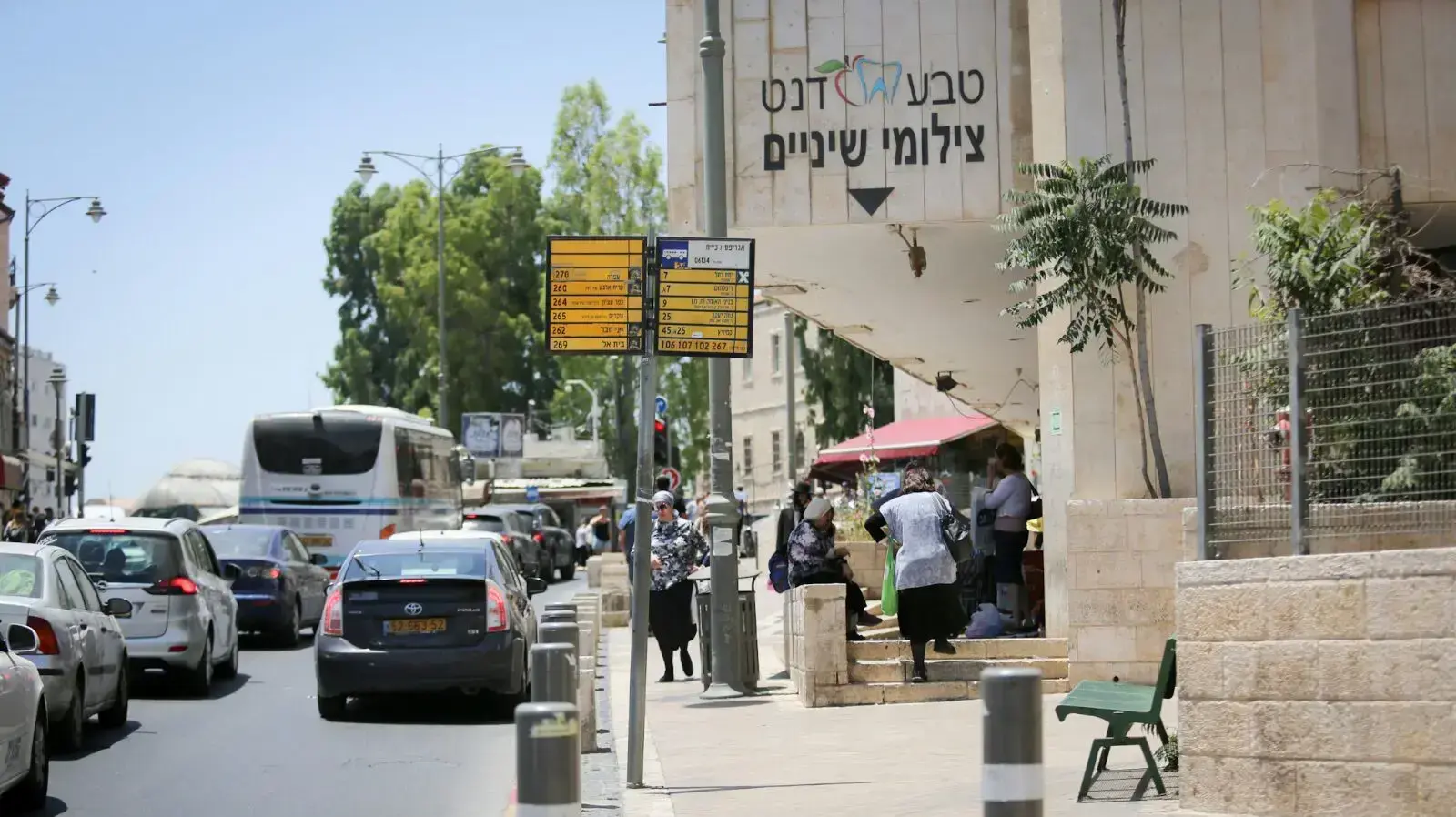 תחנות אוטובוס לא מוצלות בירושלים יולי 2017 תחנות אוטובוס לא מוצלות בירושלים יולי 2017