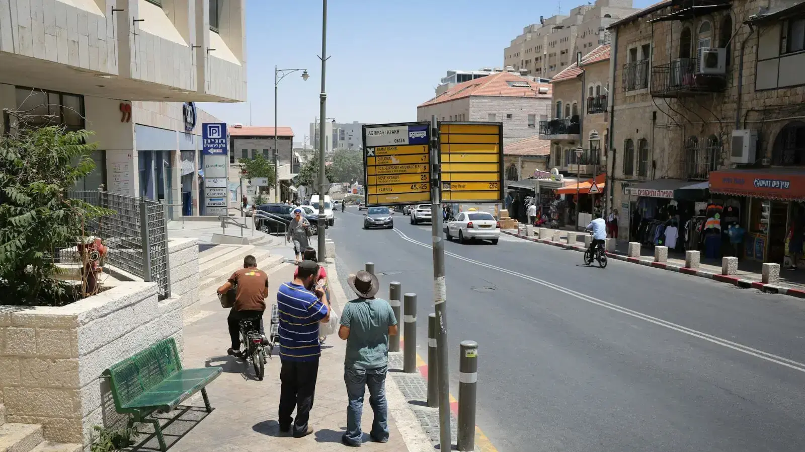 תחנות אוטובוס לא מוצלות בירושלים יולי 2017 תחנות אוטובוס לא מוצלות בירושלים יולי 2017