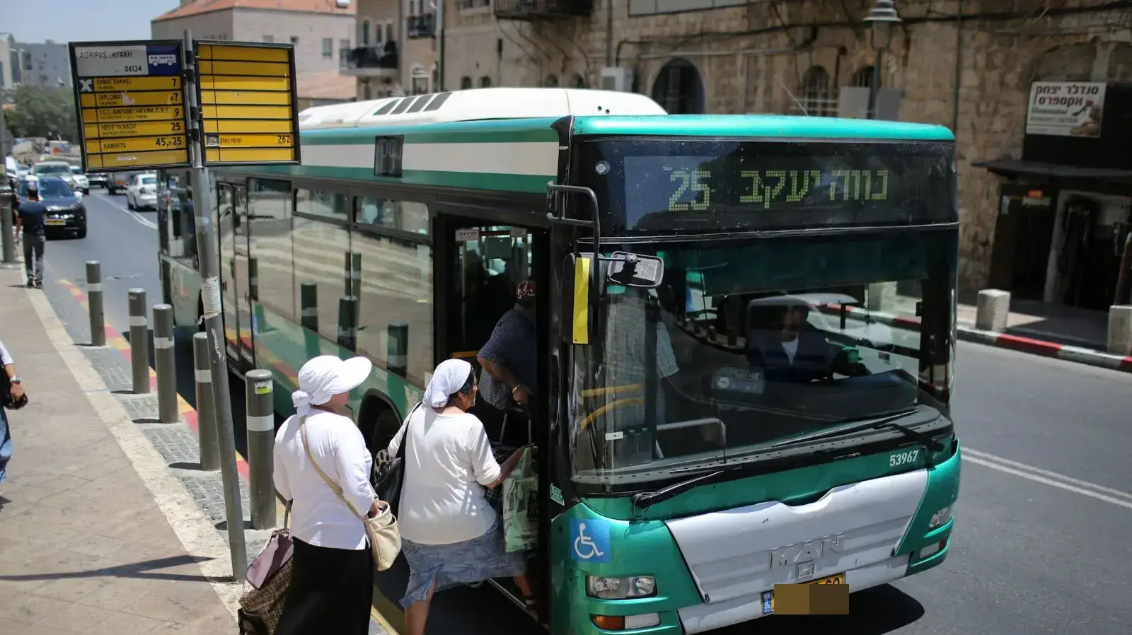 תחנות אוטובוס לא מוצלות בירושלים יולי 2017 תחנות אוטובוס לא מוצלות בירושלים יולי 2017