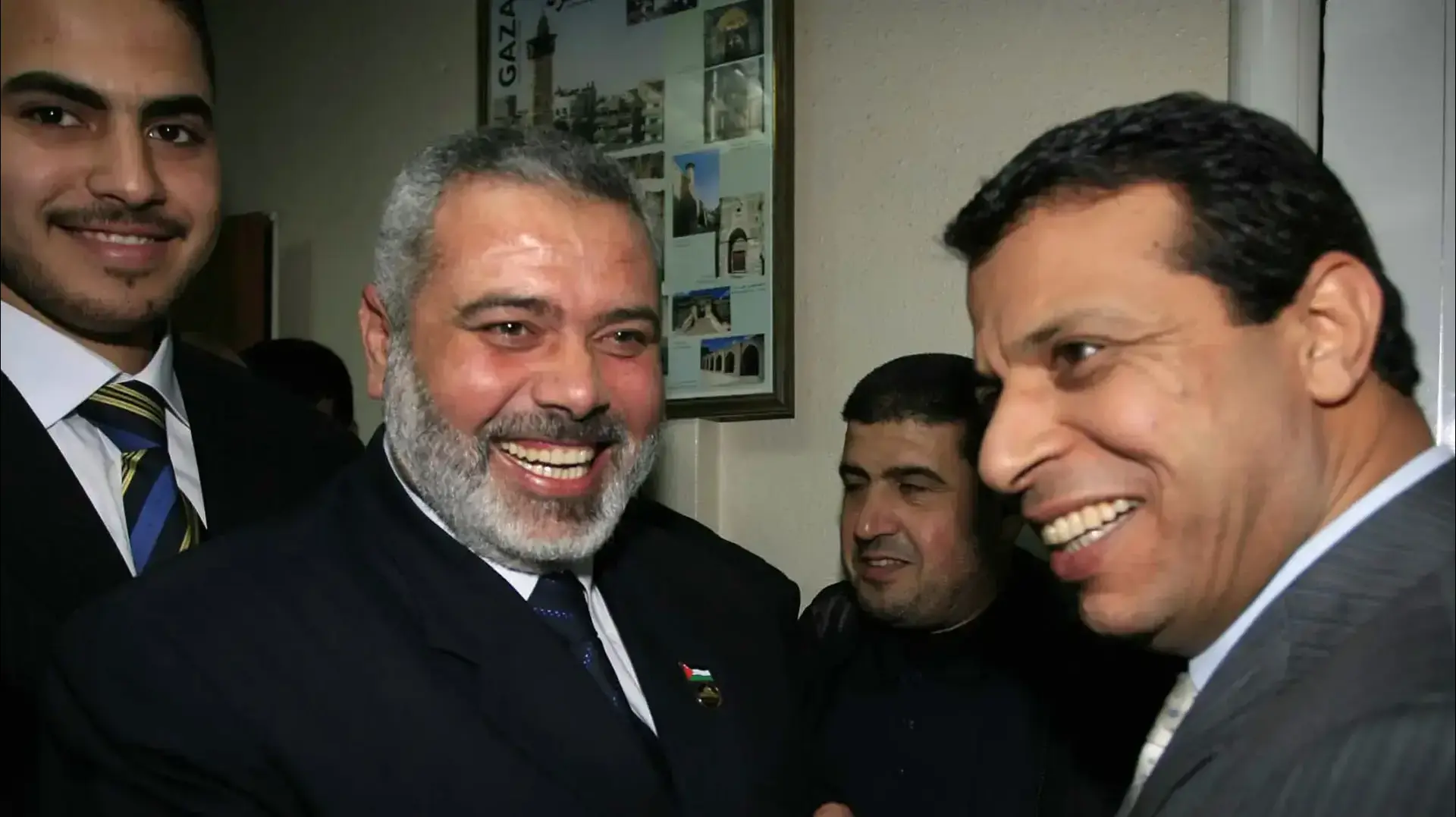 ראש המנגנון המסכל של הפתח מוחמד דחלאן עם ראש ממשלת חמאס איסמעיל הניה ב-2007 ראש המנגנון המסכל של הפתח מוחמד דחלאן עם ראש ממשלת חמאס איסמעיל הניה ב-2007