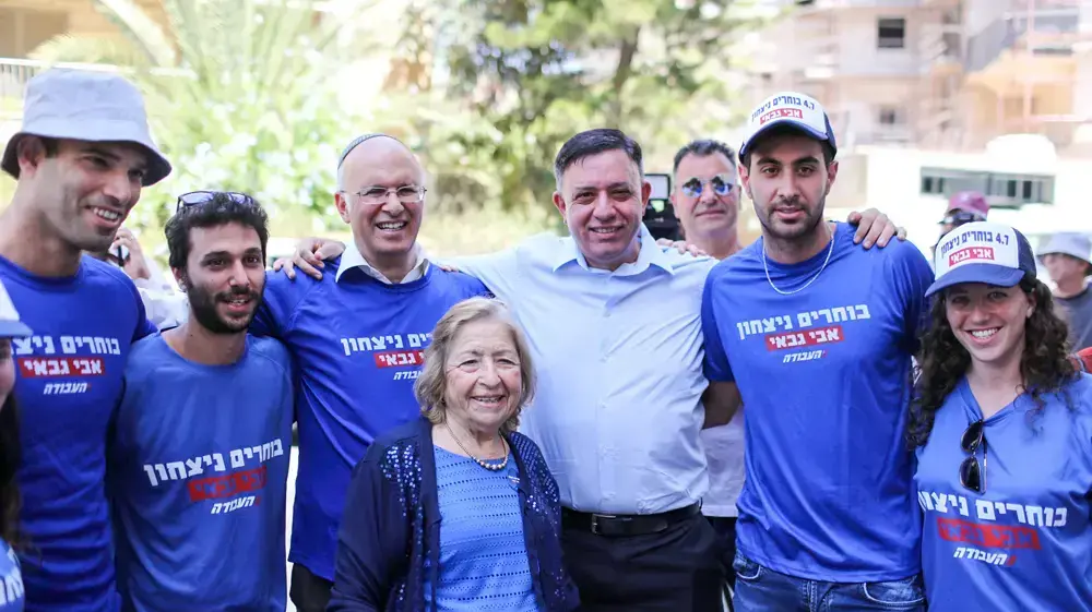אבי גבאי מצביע בירושלים 4 ביוני 2017 אבי גבאי מצביע בירושלים 4 ביוני 2017