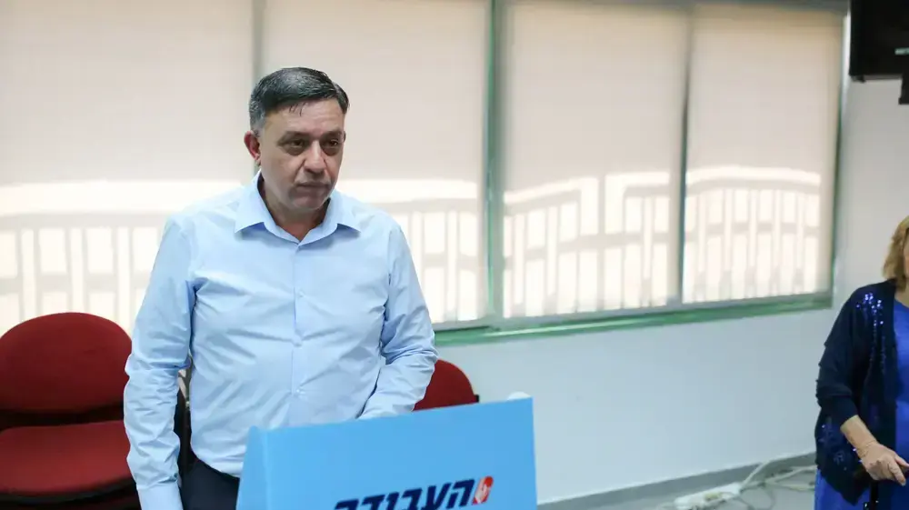 אבי גבאי מצביע בירושלים 4 ביוני 2017 אבי גבאי מצביע בירושלים 4 ביוני 2017