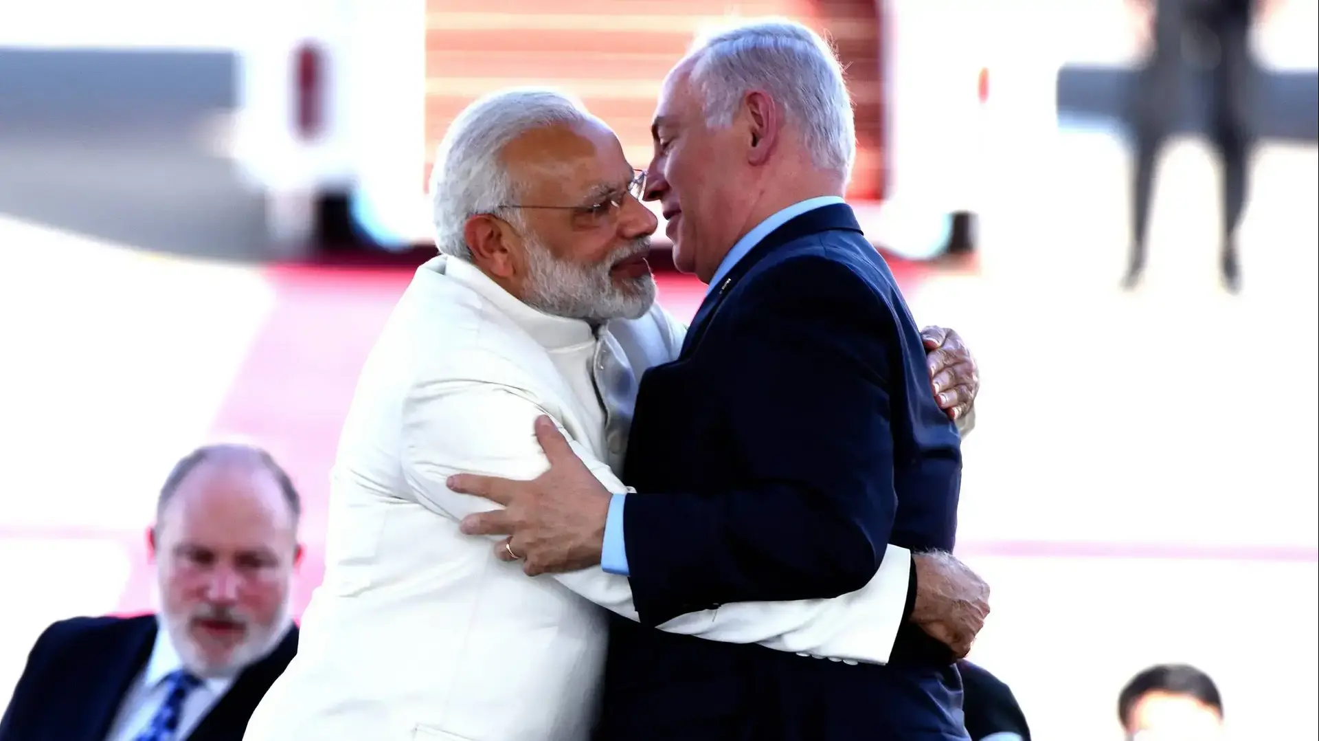 בנימין נתניהו ונרנדה מודי בקבלת הפנים בישראל 4 ביולי 2017 בנימין נתניהו ונרנדה מודי בקבלת הפנים בישראל 4 ביולי 2017