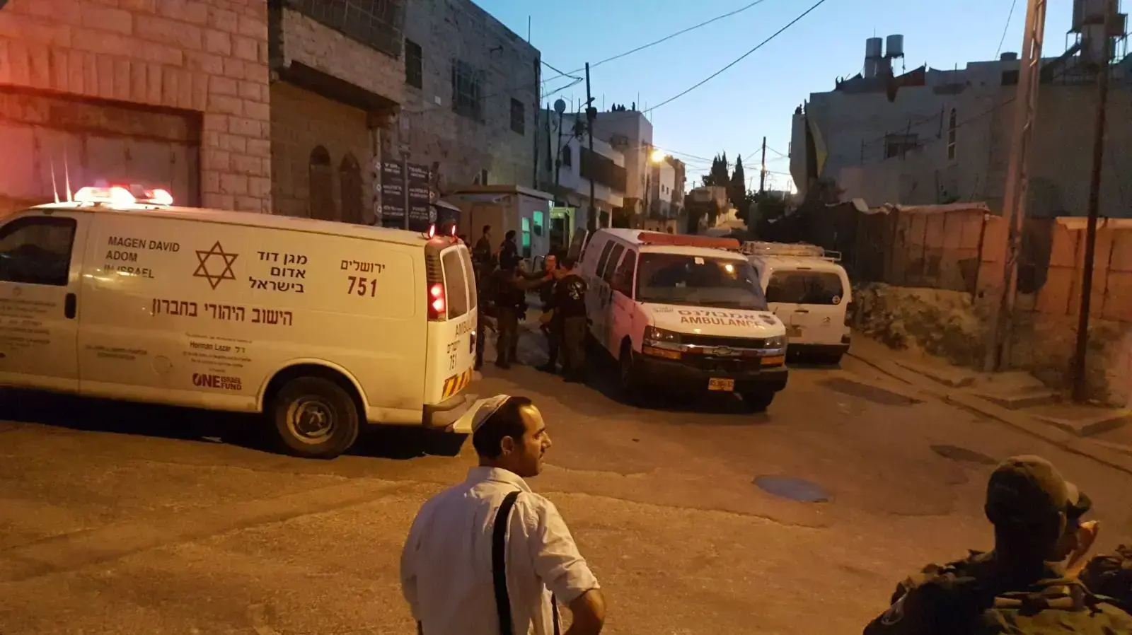 פינוי פצוע מפליטת כדור בחזה בצומת ג'ילבר מתחת לתל רומידה 4 ביולי 2017 פינוי פצוע מפליטת כדור בחזה בצומת ג'ילבר מתחת לתל רומידה 4 ביולי 2017