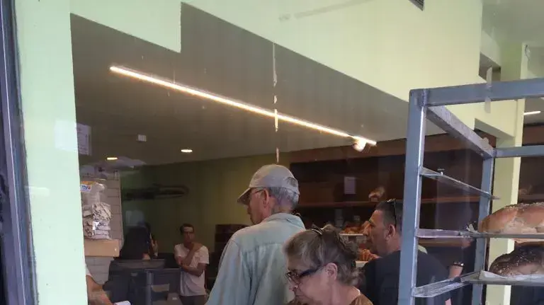 נחמה ריבלין עושה שוק במחנה יהודה בירושלים 
