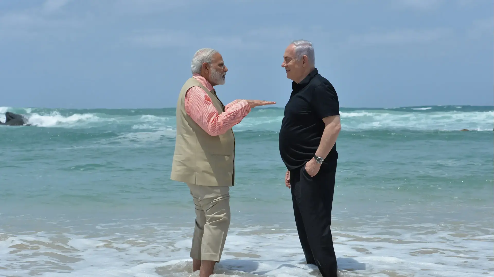 ביקור ראש ממשלת הודו נרנדרה מודי- ביקור עם ראש הממשלה בנימין נתניהו בחוף אולגה, רכב התפלת מים 6 ביולי 2017 ביקור ראש ממשלת הודו נרנדרה מודי- ביקור עם ראש הממשלה בנימין נתניהו בחוף אולגה, רכב התפלת מים 6 ביולי 2017
