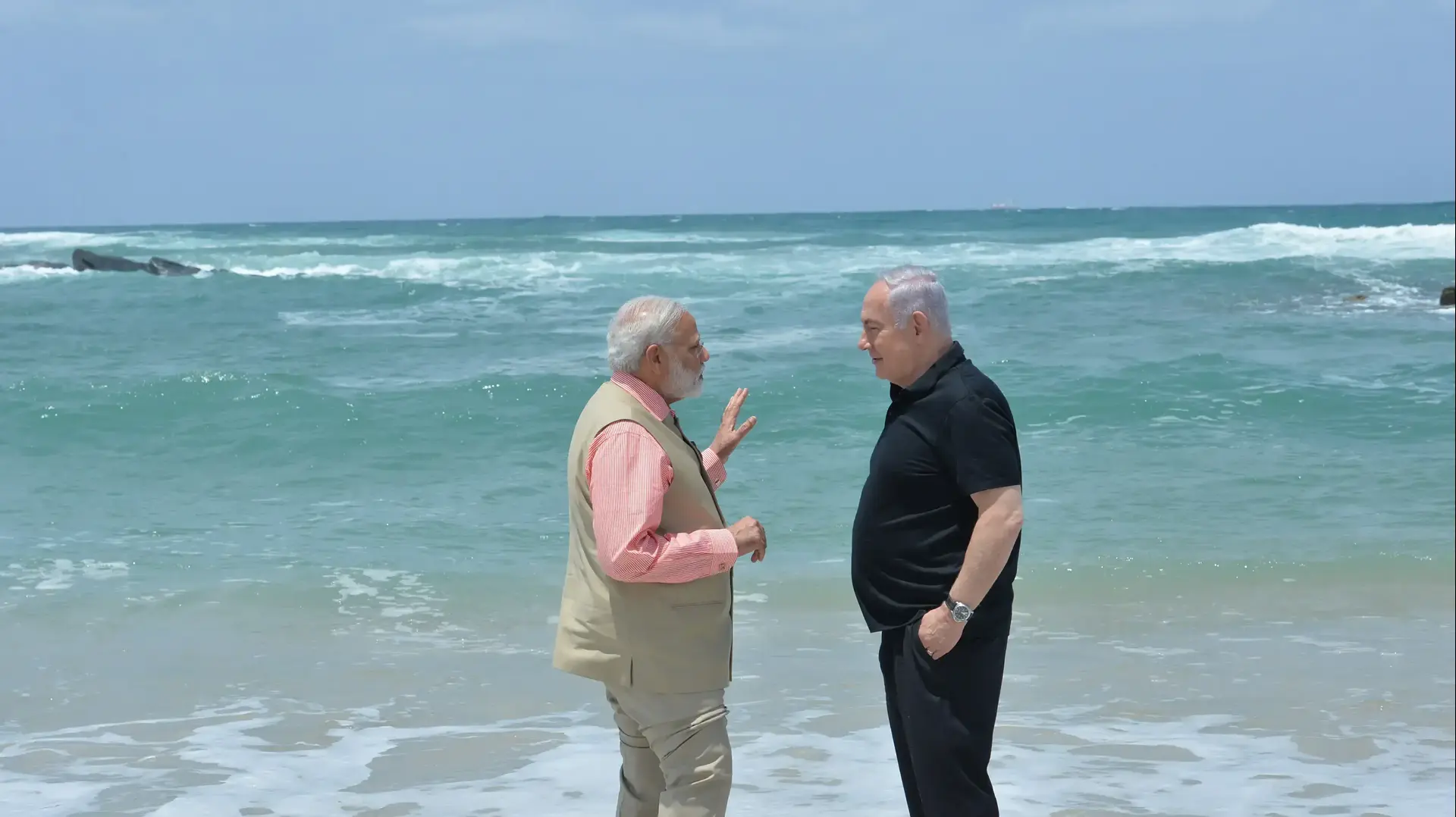 ביקור ראש ממשלת הודו נרנדרה מודי- ביקור עם ראש הממשלה בנימין נתניהו בחוף אולגה, רכב התפלת מים 6 ביולי 2017 ביקור ראש ממשלת הודו נרנדרה מודי- ביקור עם ראש הממשלה בנימין נתניהו בחוף אולגה, רכב התפלת מים 6 ביולי 2017