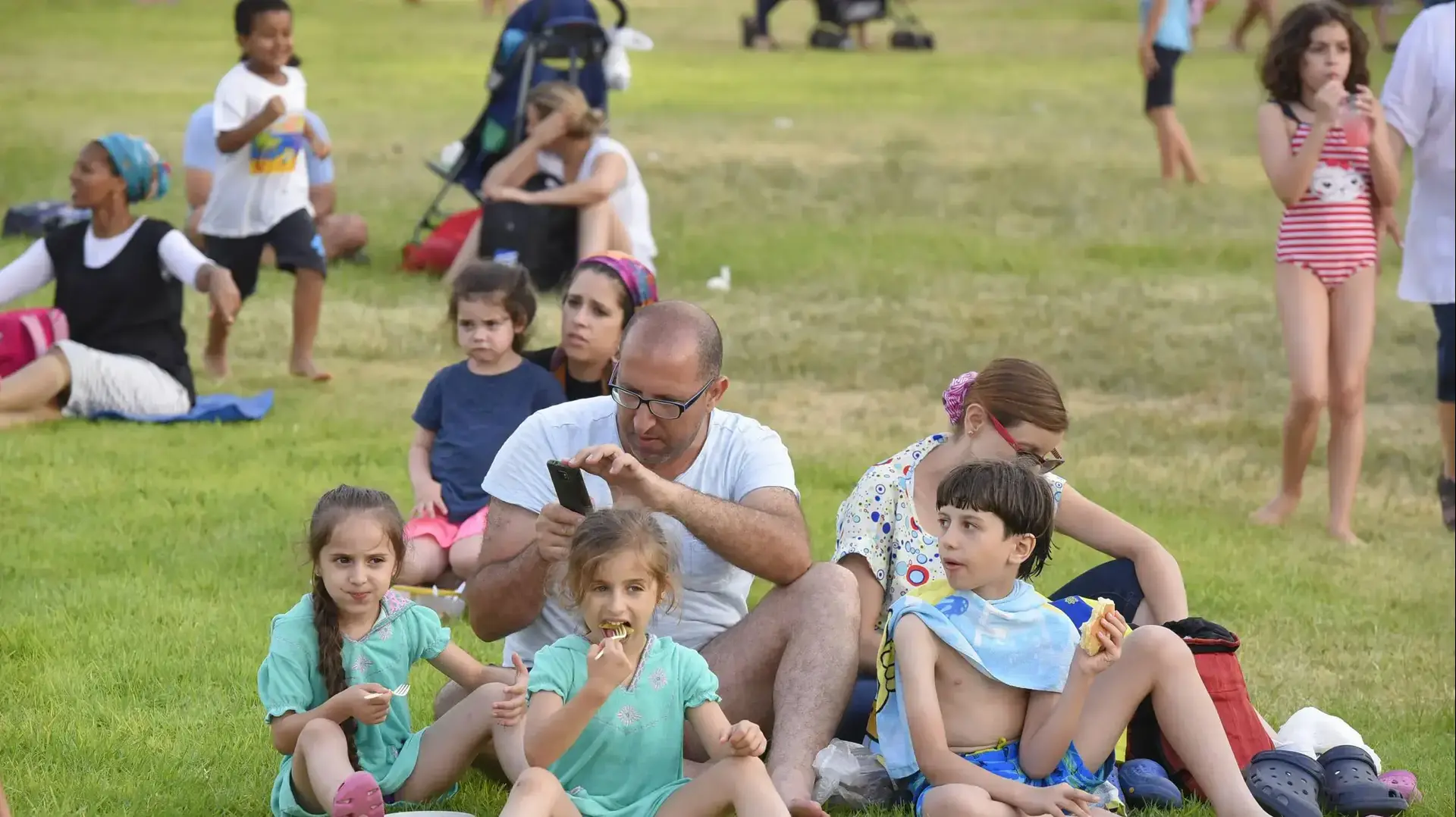 מגלשות ענק בפארק בפתח תקוה 6 ביולי 2017 מגלשות ענק בפארק בפתח תקוה 6 ביולי 2017