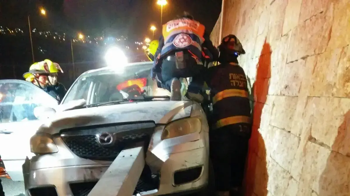 הרוג ו-3 פצועים בתאונה ברחוב יצחק שמיר בסמוך למנהרת הארזים בירושלים, יולי 2017 הרוג ו-3 פצועים בתאונה ברחוב יצחק שמיר בסמוך למנהרת הארזים בירושלים, יולי 2017