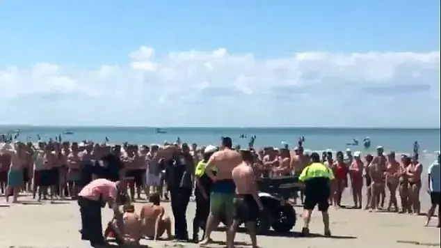 צעירים שנעצרו בגלל סקס בחוף הים צעירים שנעצרו בגלל סקס בחוף הים