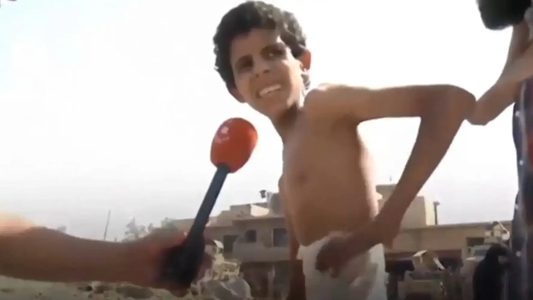ילד עיראקי שניצל ממוסול אחרי ששוחררה, 9 ביולי 2017