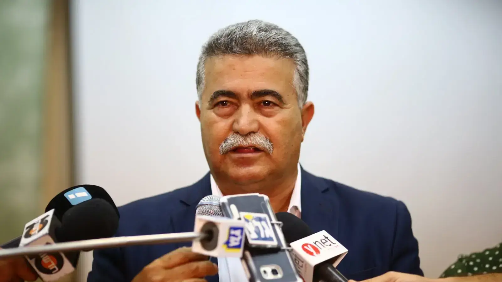 עמיר פרץ מצביע בשדרות עמיר פרץ מצביע בשדרות