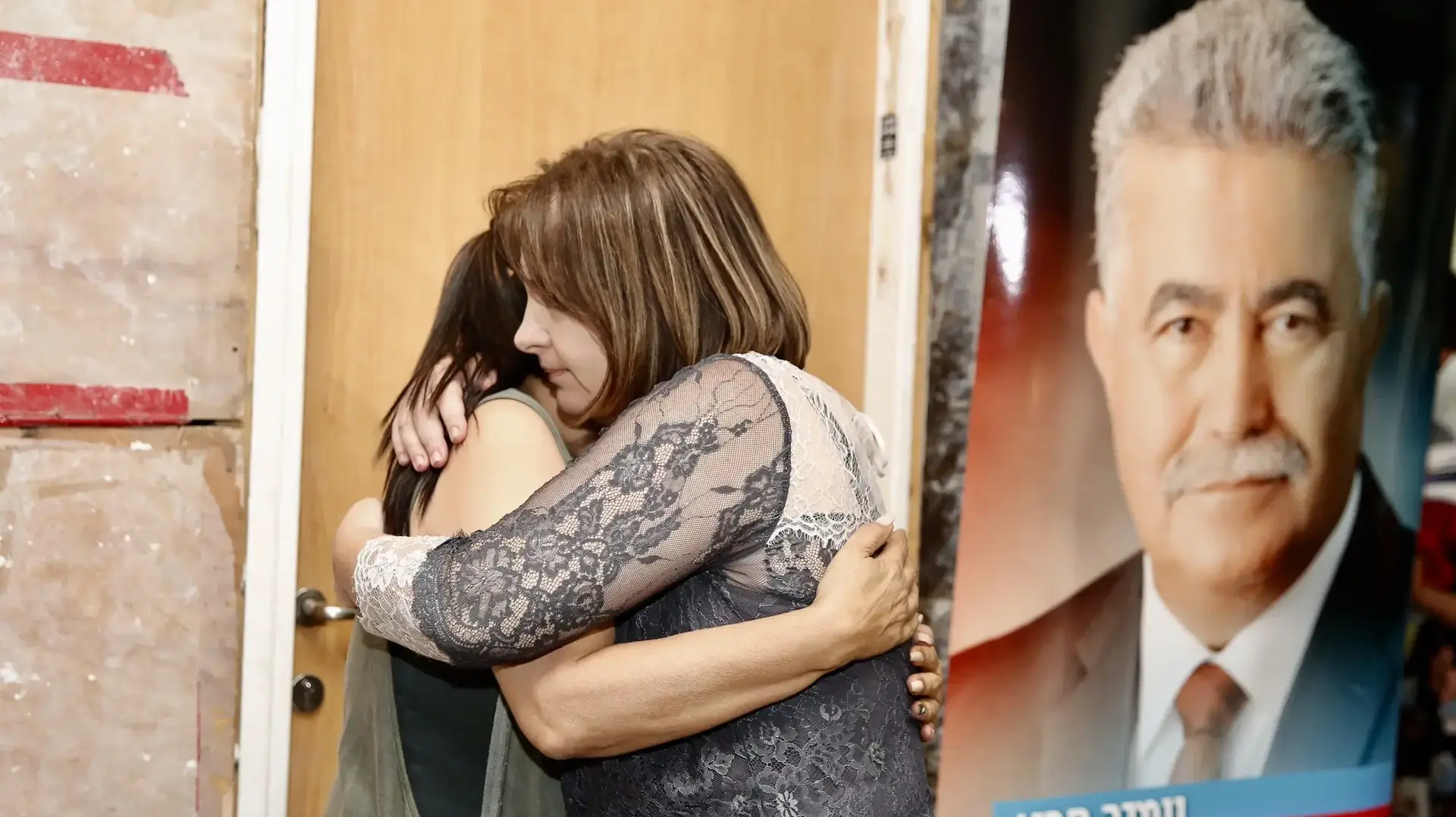 פעילים מאוכזבים במטה של עמיר פרץ בתל אביב ערב הבחירות 10 ביולי 2017 פעילים מאוכזבים במטה של עמיר פרץ בתל אביב ערב הבחירות 10 ביולי 2017