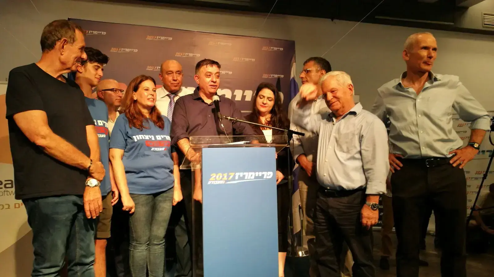 אבי גבאי עם תומכיו נואם לאחר הנצחון בראשות העבודה 10 ביולי 2017 אבי גבאי עם תומכיו נואם לאחר הנצחון בראשות העבודה 10 ביולי 2017