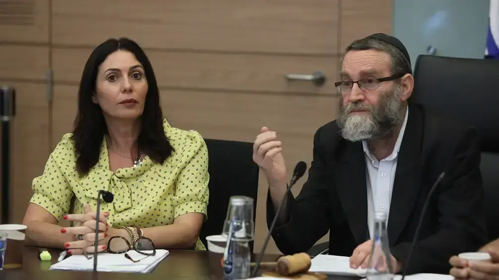 מירי רגב ומשה גפני בוועדת הכספים, יולי 2017 מירי רגב ומשה גפני בוועדת הכספים, יולי 2017
