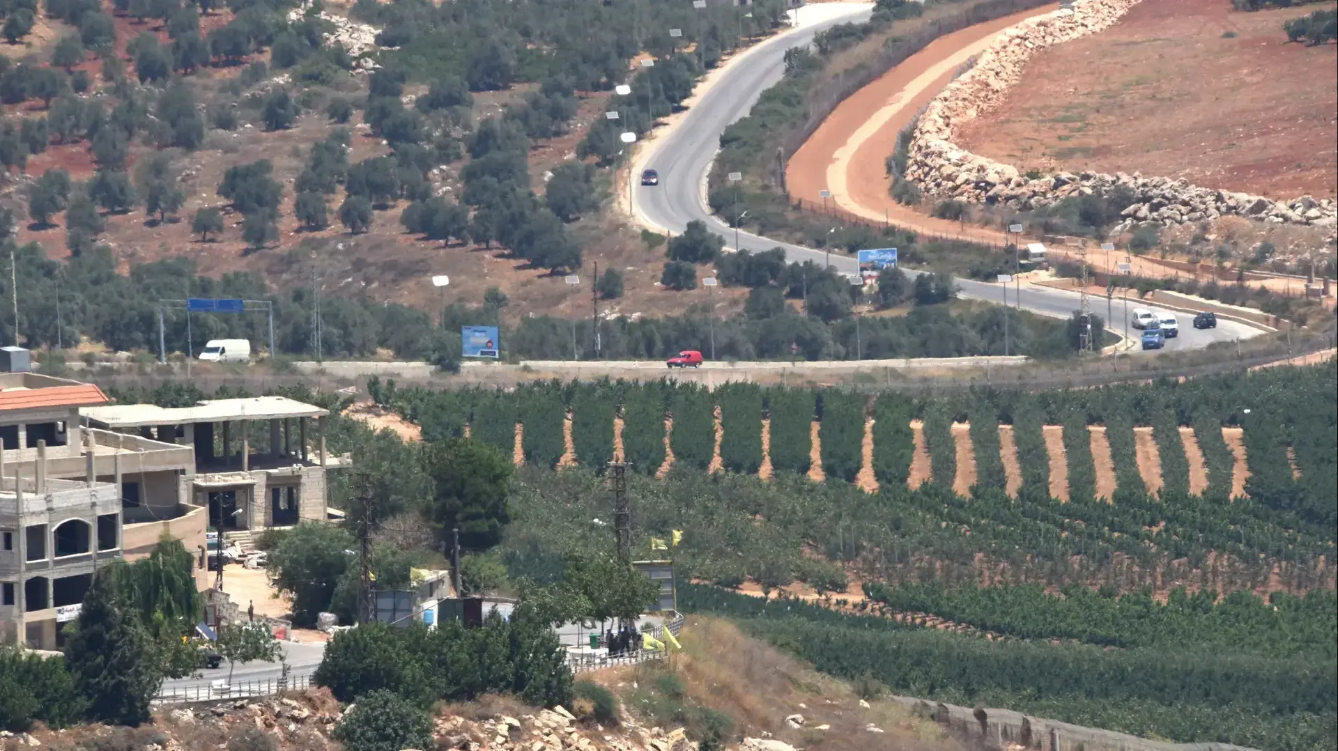 חקלאים באצבע הגליל בכילה בגבול לבנון 