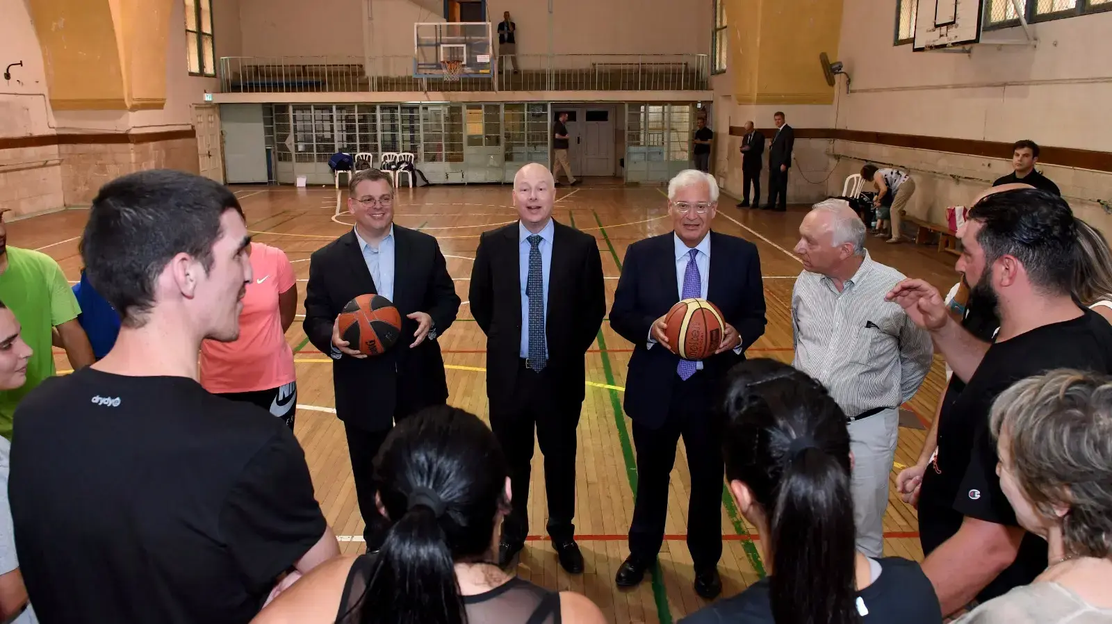 השליח המיוחד של הנשיא טראמפ, ג'ייסון גרינבלט, נפגש עם מאמני כדורסל ישראלים ופלסטינים, 11 ביולי 2017