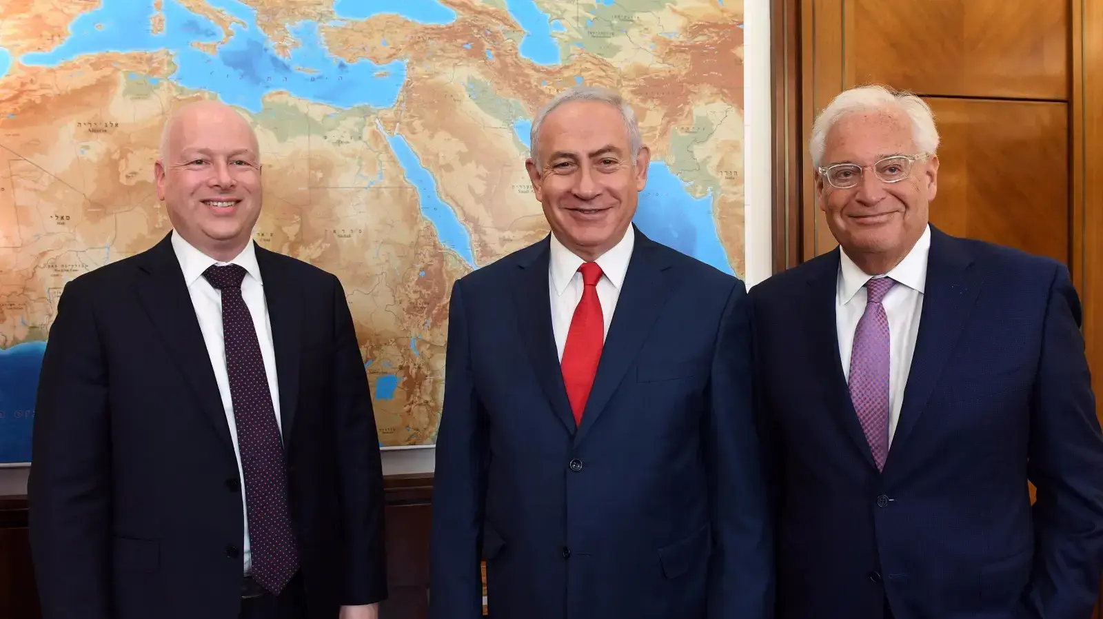 פגישה בין ראש הממשלה בנימין נתניהו ושליחו המיוחד של הנשיא טראמפ ג'ייסון גרינבלט. פגישה בין ראש הממשלה בנימין נתניהו ושליחו המיוחד של הנשיא טראמפ ג'ייסון גרינבלט.