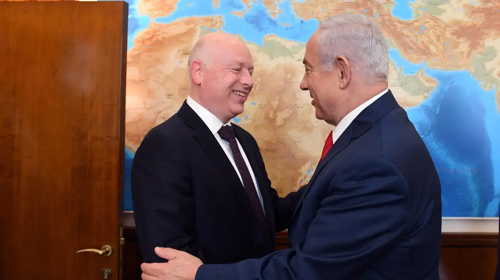 פגישה בין ראש הממשלה בנימין נתניהו ושליחו המיוחד של הנשיא טראמפ ג'ייסון גרינבלט. פגישה בין ראש הממשלה בנימין נתניהו ושליחו המיוחד של הנשיא טראמפ ג'ייסון גרינבלט.