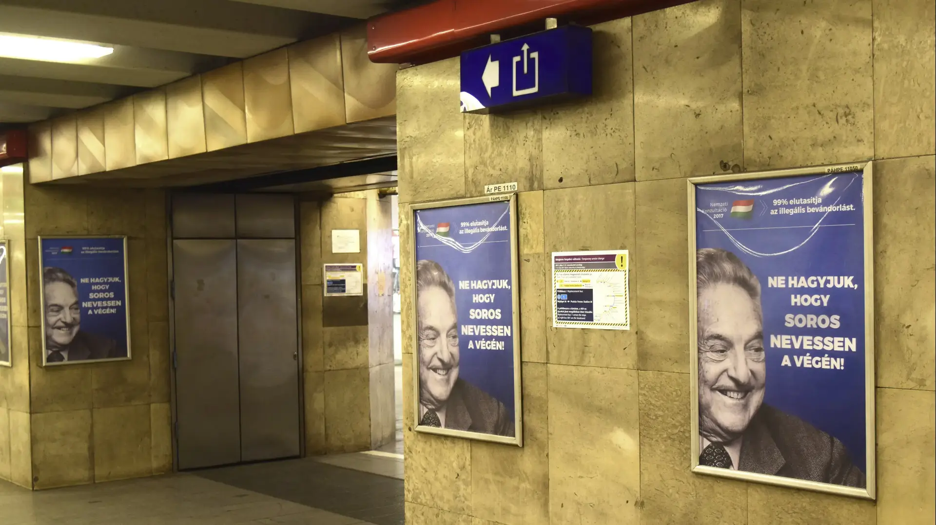 שלטי חוצות נגד איל ההון ג'ורג' סורוס בבודפשט בירת הונגריה