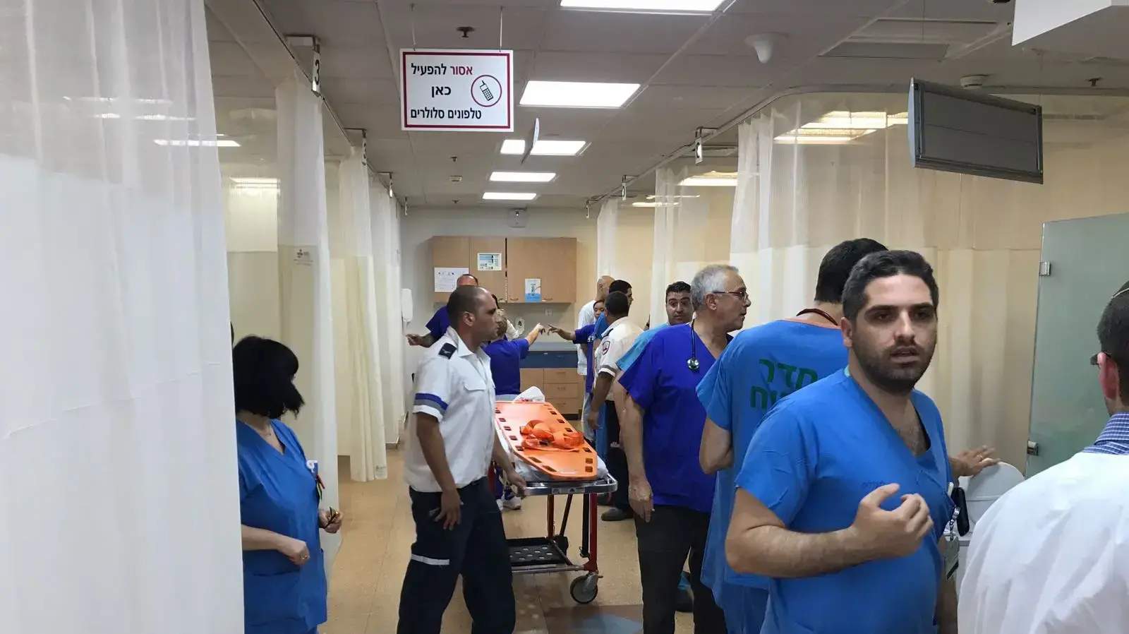 צוות חדר מיון בביהח קפלן מטפל בילדים פצועים קל, תושבי אשדוד 13 ביולי 2017 צוות חדר מיון בביהח קפלן מטפל בילדים פצועים קל, תושבי אשדוד 13 ביולי 2017