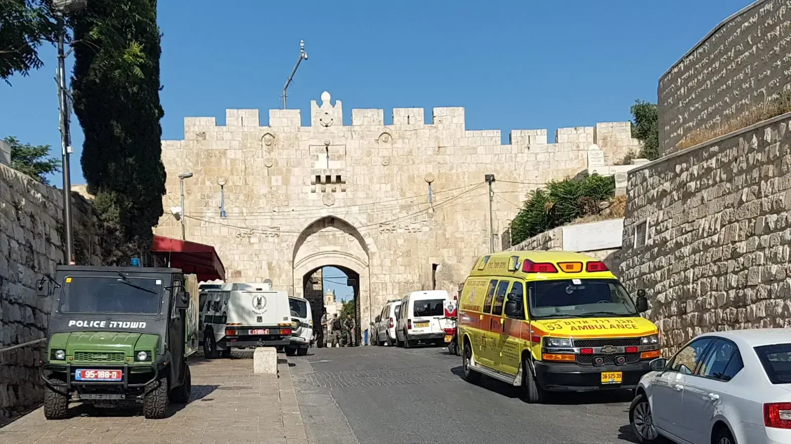 זירת פיגוע ירי בשער האריות שבירושלים. 14 ביולי 2017 זירת פיגוע ירי בשער האריות שבירושלים. 14 ביולי 2017