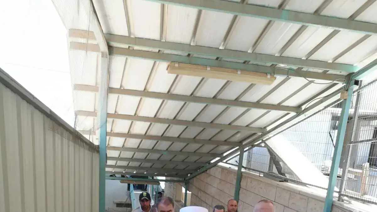 בית העם במרר לקראת הלוויתו של השוטר שנהרג בפיגוע בהר הבית, 14 ביולי 2017 בית העם במרר לקראת הלוויתו של השוטר שנהרג בפיגוע בהר הבית, 14 ביולי 2017