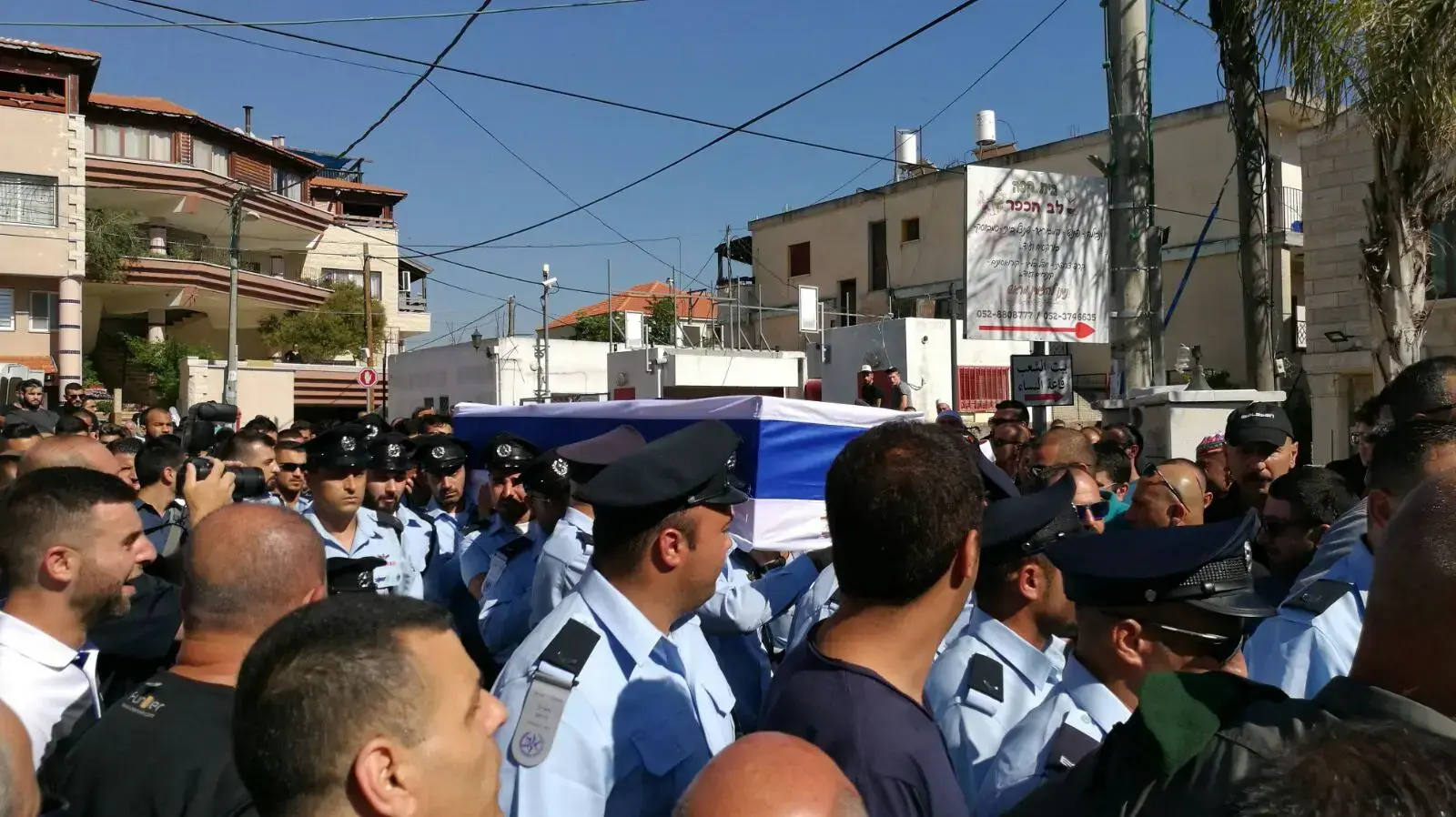 הלווית השוטר כמיל שנאן שנהרג בפיגוע בהר הבית הלווית השוטר כמיל שנאן שנהרג בפיגוע בהר הבית