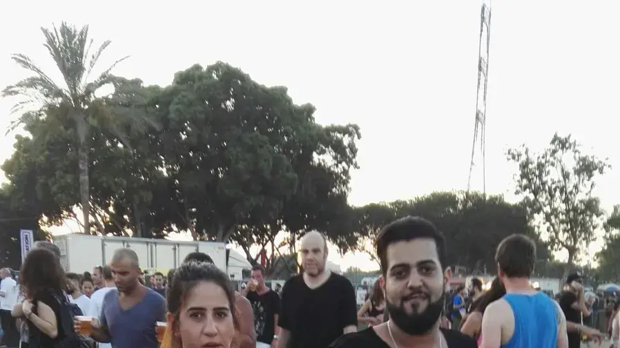 קהל ממתין לתחילת הופעת גאנז אנד רוזס בפארק הירקון קהל ממתין לתחילת הופעת גאנז אנד רוזס בפארק הירקון