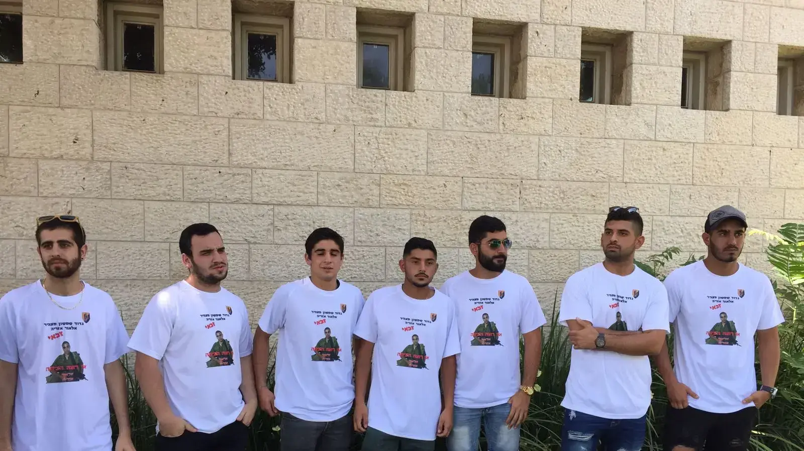 חבריו של אלאור אזריה הגיעו היום לבית החייל בירושלים כדי להשתחרר 18 ביולי 2017 חבריו של אלאור אזריה הגיעו היום לבית החייל בירושלים כדי להשתחרר 18 ביולי 2017