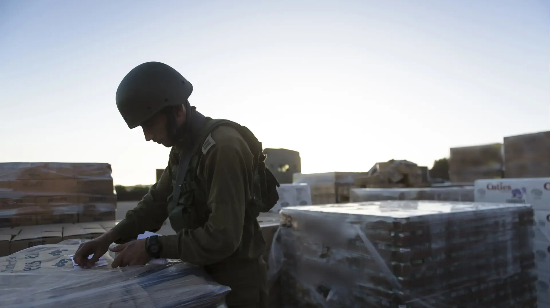 צה"ל מסייע לפליטים הסורים במסגרת פעילות יחידת "שכנות טובה" יולי 2017 צה"ל מסייע לפליטים הסורים במסגרת פעילות יחידת "שכנות טובה" יולי 2017