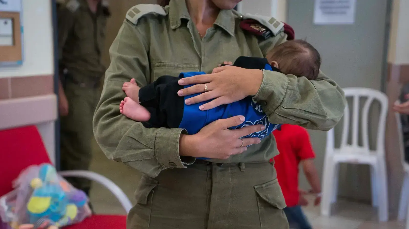 צה"ל מסייע לפליטים הסורים במסגרת פעילות יחידת "שכנות טובה" יולי 2017 צה"ל מסייע לפליטים הסורים במסגרת פעילות יחידת "שכנות טובה" יולי 2017