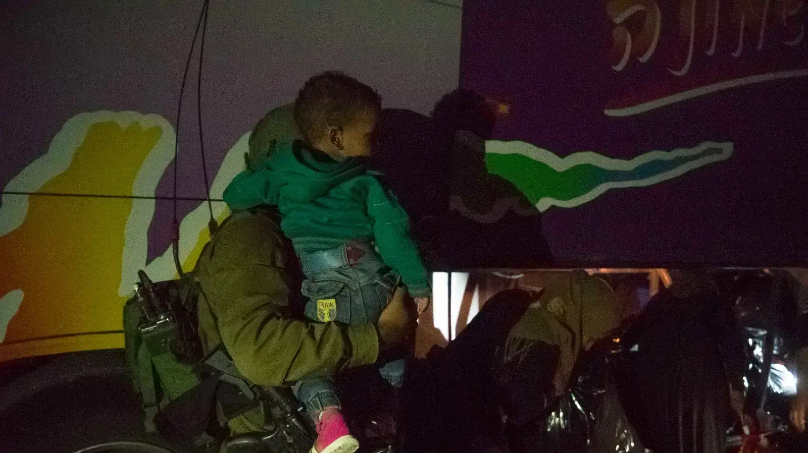 צה"ל מסייע לפליטים הסורים במסגרת פעילות יחידת "שכנות טובה" יולי 2017 צה"ל מסייע לפליטים הסורים במסגרת פעילות יחידת "שכנות טובה" יולי 2017