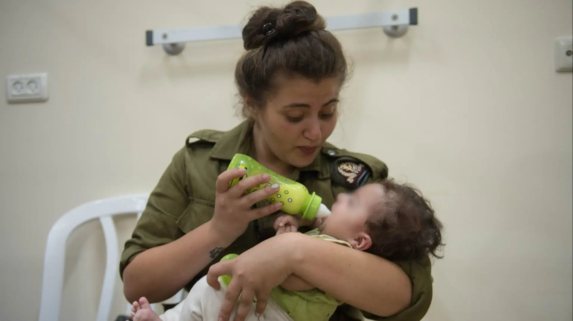 צה"ל מסייע לפליטים הסורים במסגרת פעילות יחידת "שכנות טובה" יולי 2017 צה"ל מסייע לפליטים הסורים במסגרת פעילות יחידת "שכנות טובה" יולי 2017