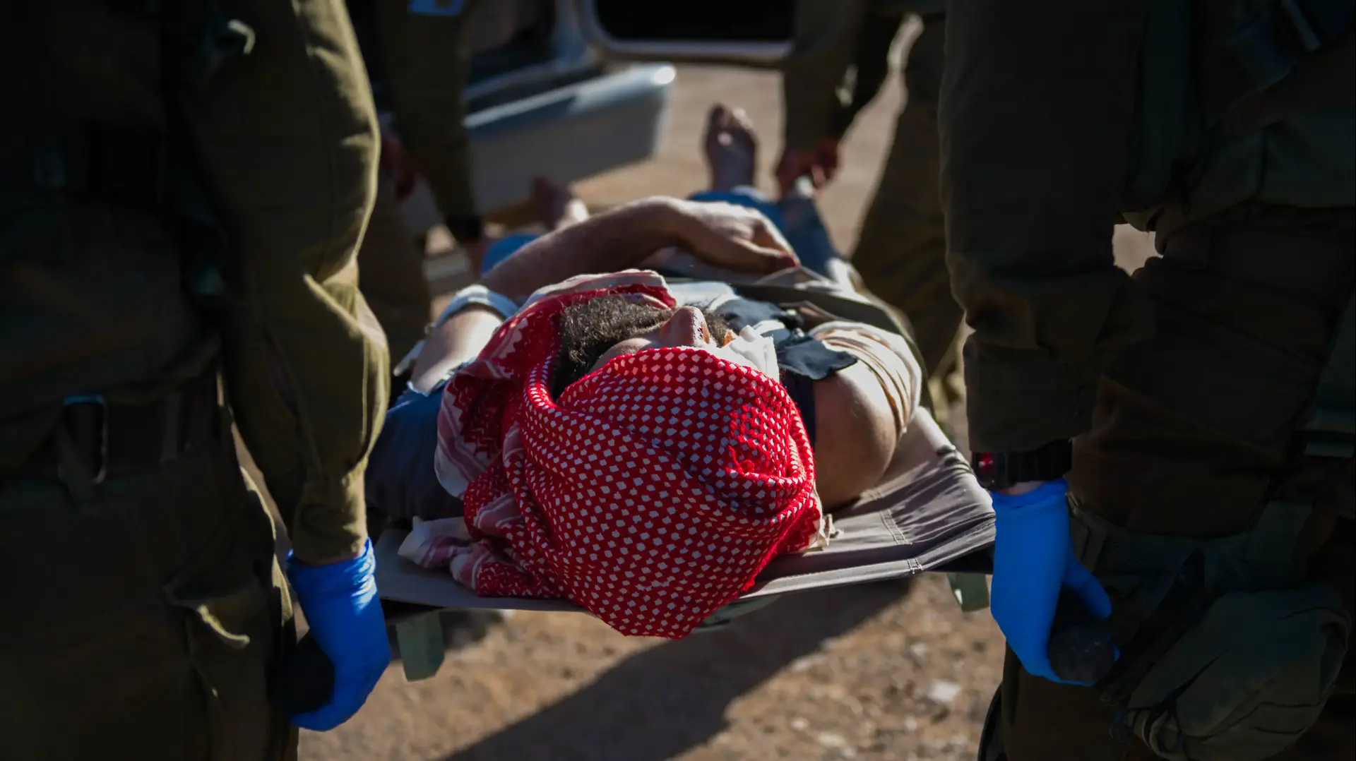 צה"ל מסייע לפליטים הסורים במסגרת פעילות יחידת "שכנות טובה" יולי 2017 צה"ל מסייע לפליטים הסורים במסגרת פעילות יחידת "שכנות טובה" יולי 2017