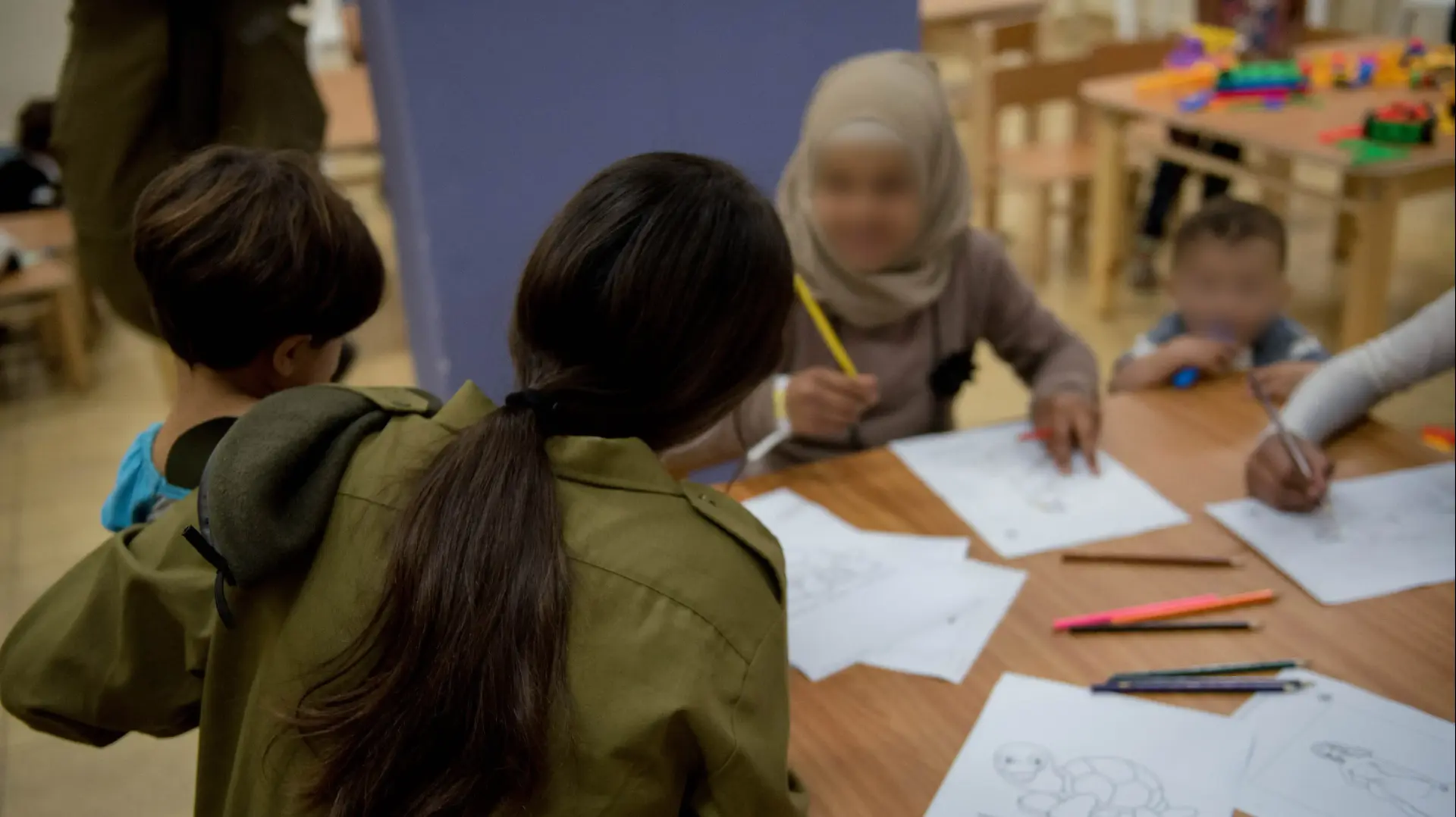 צה"ל מסייע לפליטים הסורים במסגרת פעילות יחידת "שכנות טובה" יולי 2017 צה"ל מסייע לפליטים הסורים במסגרת פעילות יחידת "שכנות טובה" יולי 2017