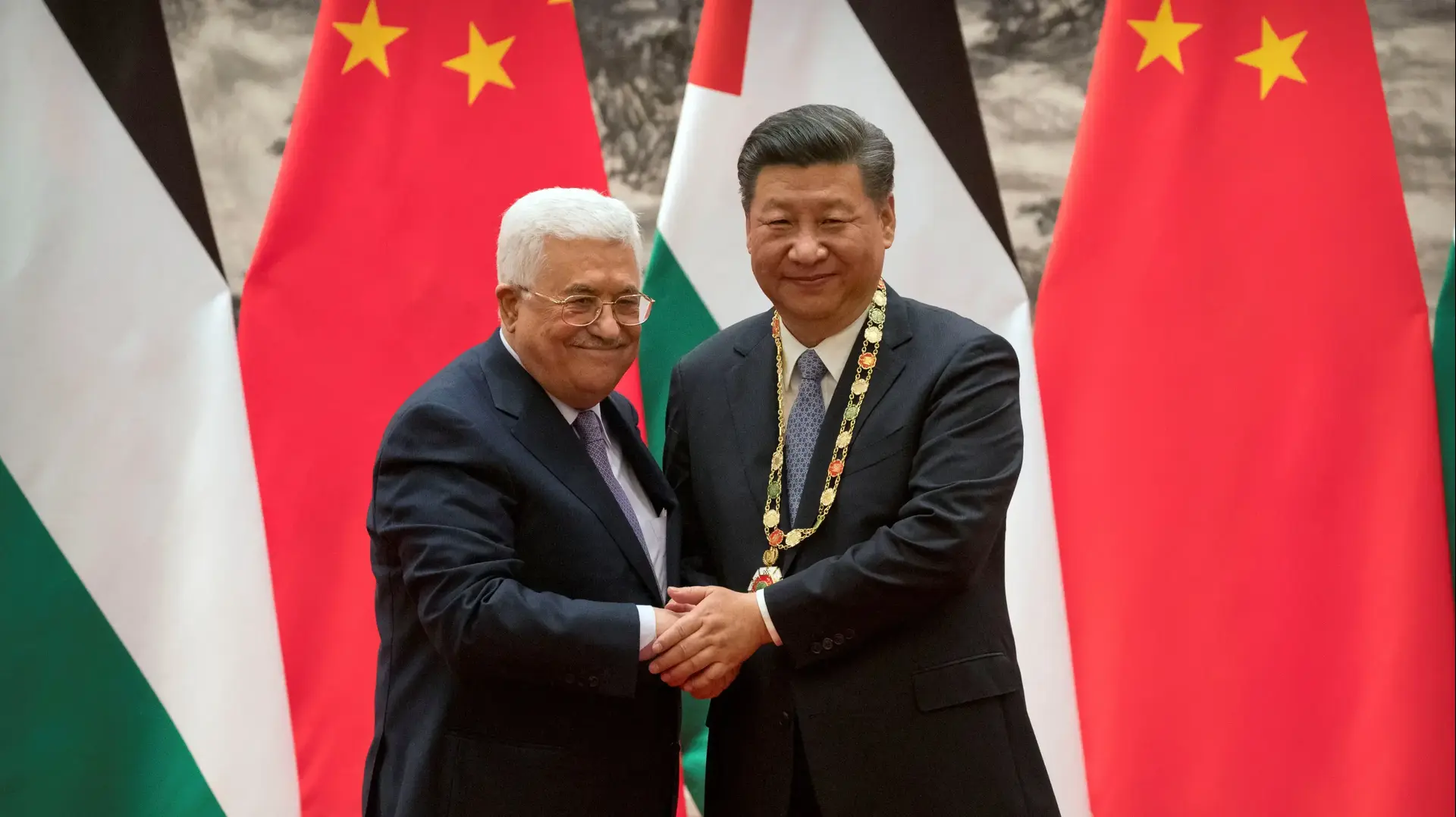 נשיא סין שי ג'ינפינג ויו"ר הרשות הפלסטינית אבו מאזן בבייג'ינג, 18 ביולי 2017 נשיא סין שי ג'ינפינג ויו"ר הרשות הפלסטינית אבו מאזן בבייג'ינג, 18 ביולי 2017