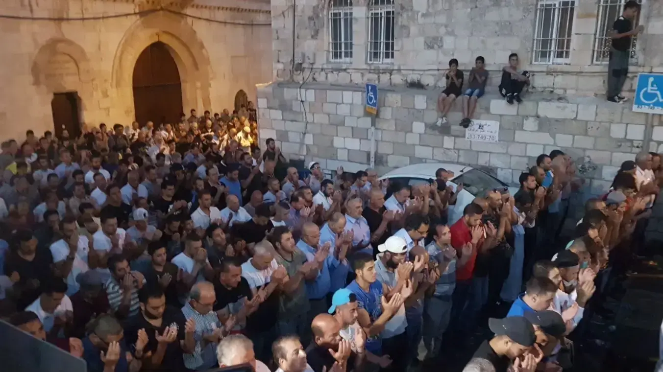 תפילה המונית בכניסה האחורית של הר הבית, 19 ביולי 2017 תפילה המונית בכניסה האחורית של הר הבית, 19 ביולי 2017