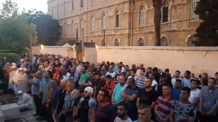תפילה המונית בכניסה האחורית של הר הבית, 19 ביולי 2017 תפילה המונית בכניסה האחורית של הר הבית, 19 ביולי 2017