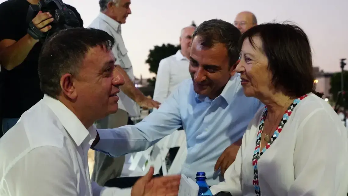 זהבה שאול ואבי גבאי עצרת לשחרור אורון שאול בטבריה, 19 ביולי 2017 זהבה שאול ואבי גבאי עצרת לשחרור אורון שאול בטבריה, 19 ביולי 2017