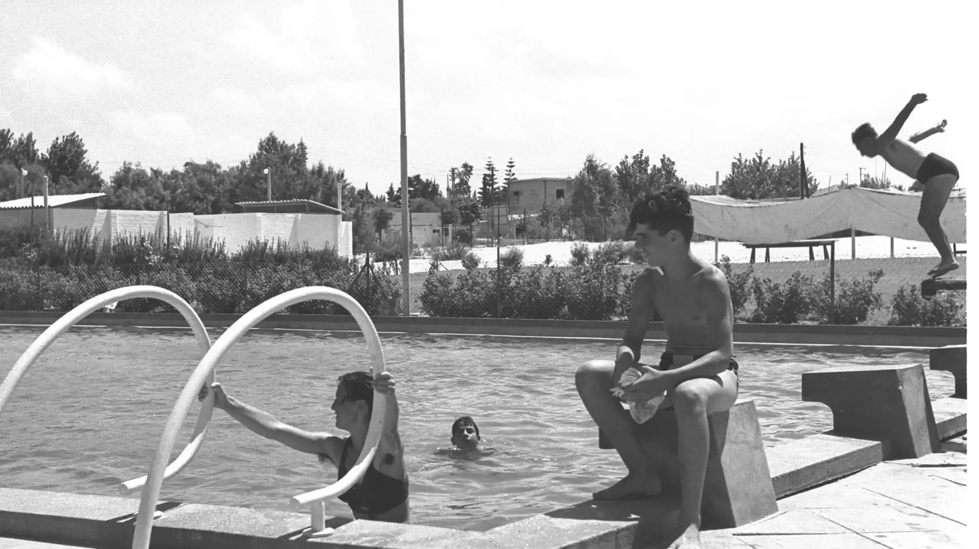 בריכת השחייה בחולון 1950