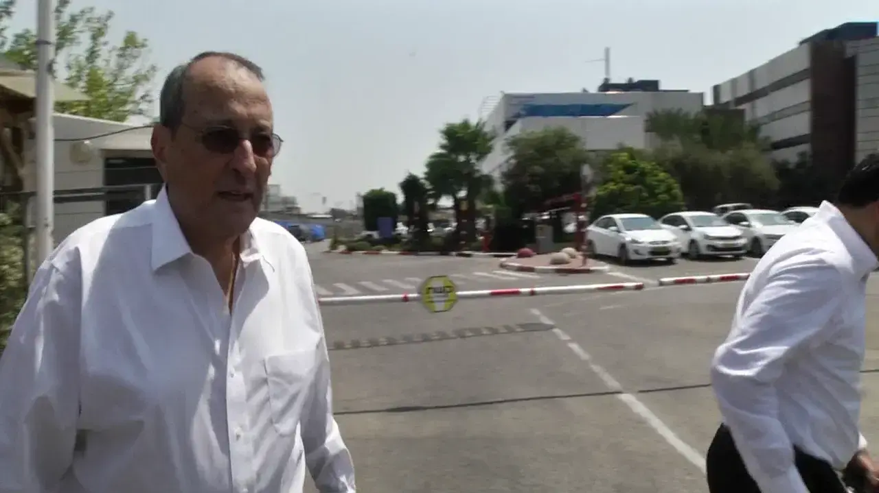 אלי זוהר יוצא מחקירתו בלהב 433 20 ביולי 2017 אלי זוהר יוצא מחקירתו בלהב 433 20 ביולי 2017