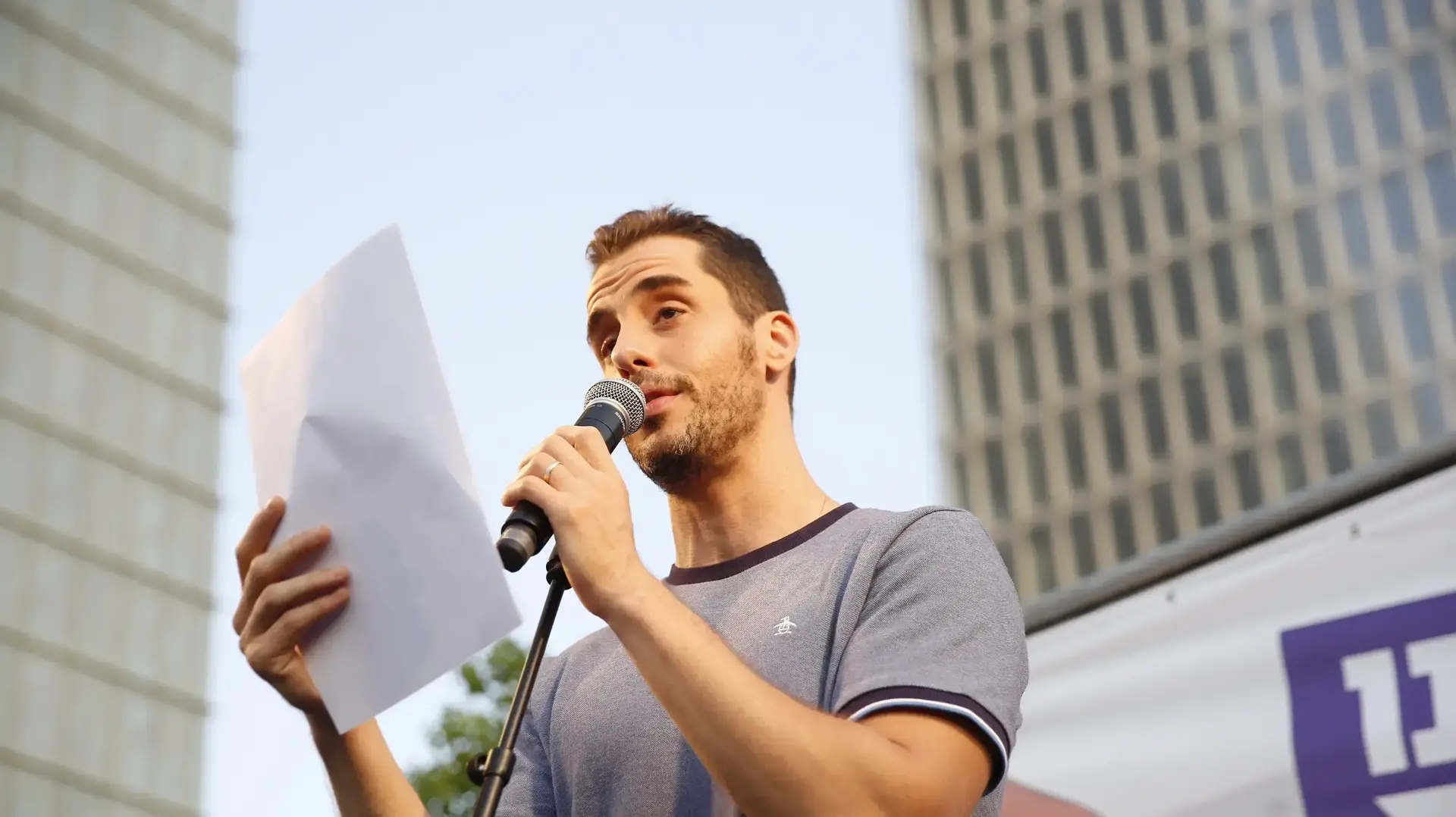 הפגנת קהילת הלהט"ב במחאה על עמדת המדינה לגבי אימוץ, תל אביב, 20 ביולי 2017 הפגנת קהילת הלהט"ב במחאה על עמדת המדינה לגבי אימוץ, תל אביב, 20 ביולי 2017