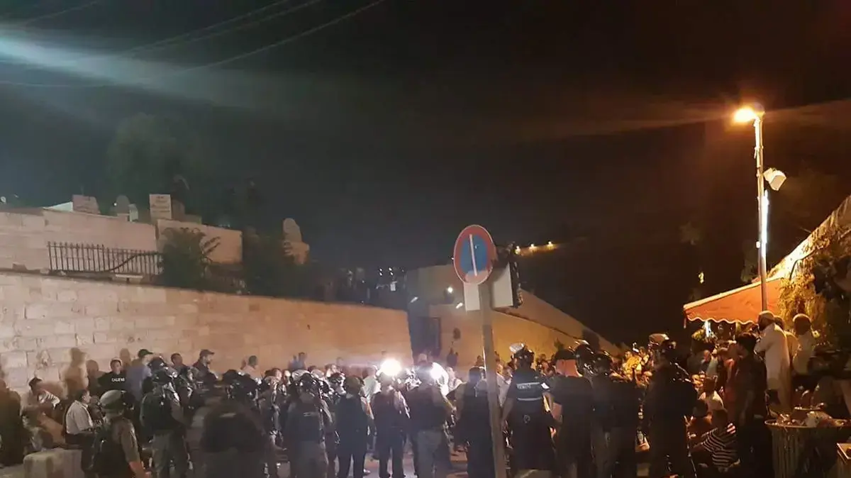 עימותים בשער האריות הערב בין המתפללים המוסלמים לשוטרים 20 ביולי 2017 עימותים בשער האריות הערב בין המתפללים המוסלמים לשוטרים 20 ביולי 2017