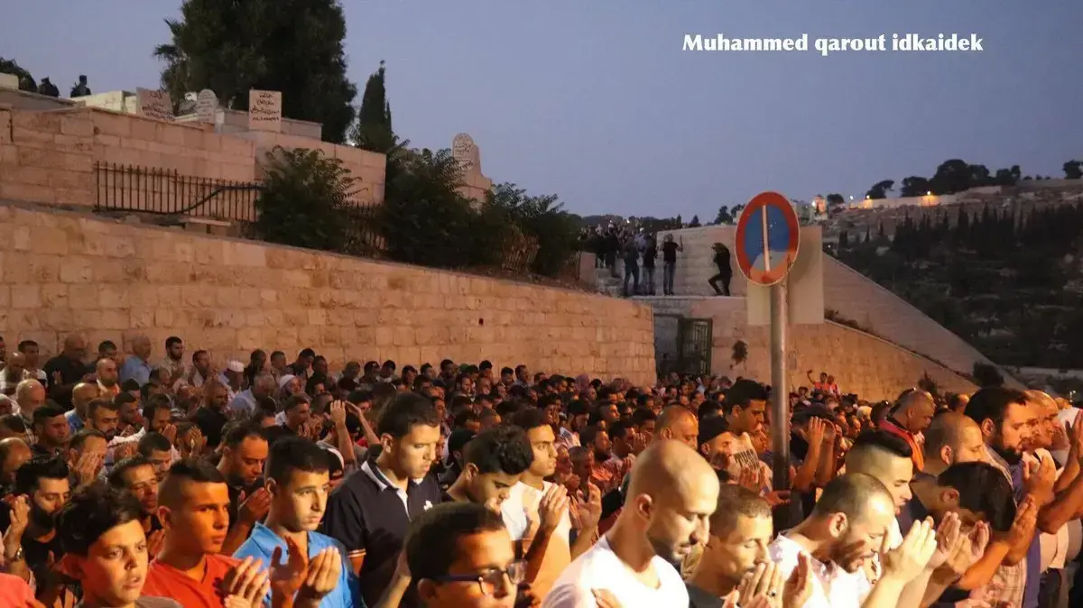 עימותים בשער האריות הערב בין המתפללים המוסלמים לשוטרים 20 ביולי 2017 עימותים בשער האריות הערב בין המתפללים המוסלמים לשוטרים 20 ביולי 2017