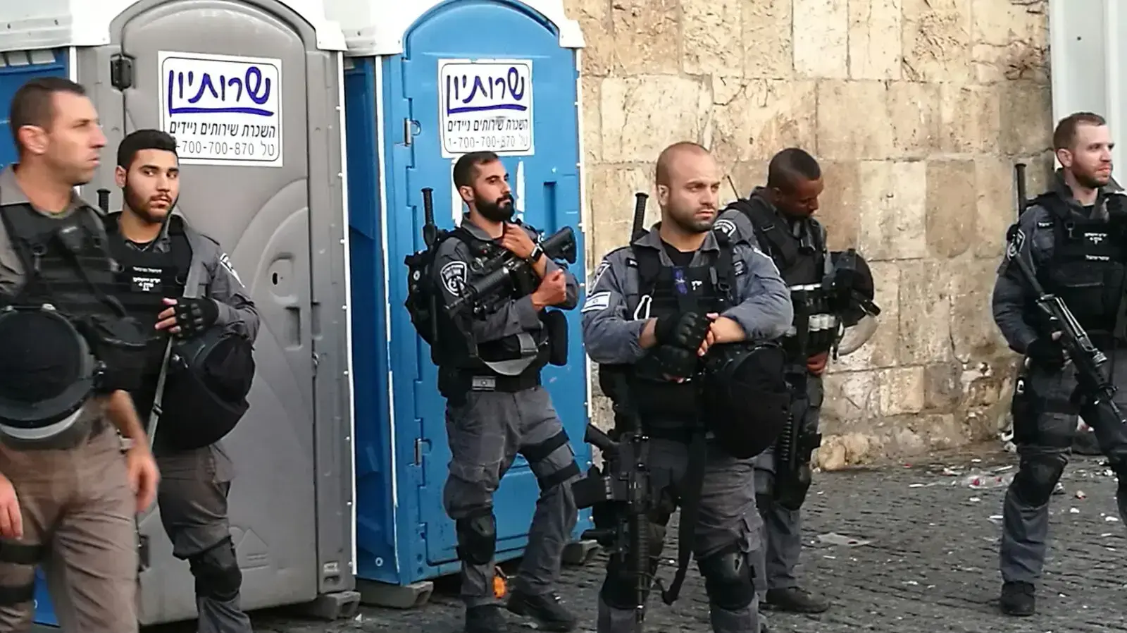 כוחות הביטחון נערכים לתפילת יום השישי בהר הבית כוחות הביטחון נערכים לתפילת יום השישי בהר הבית