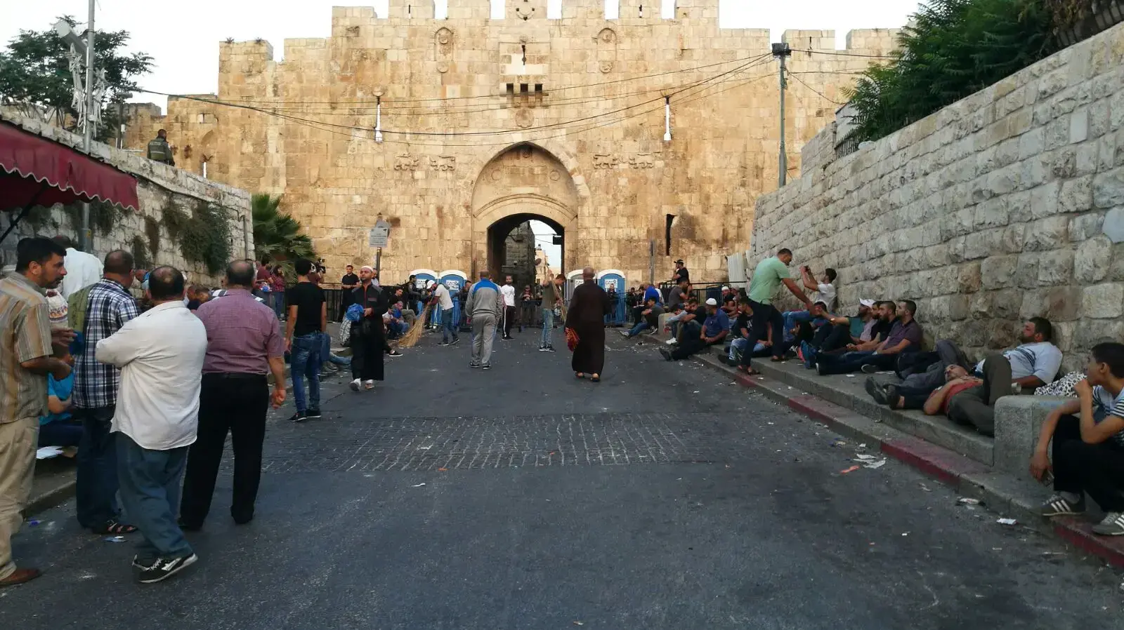 כוחות הביטחון נערכים לתפילת יום השישי בהר הבית כוחות הביטחון נערכים לתפילת יום השישי בהר הבית