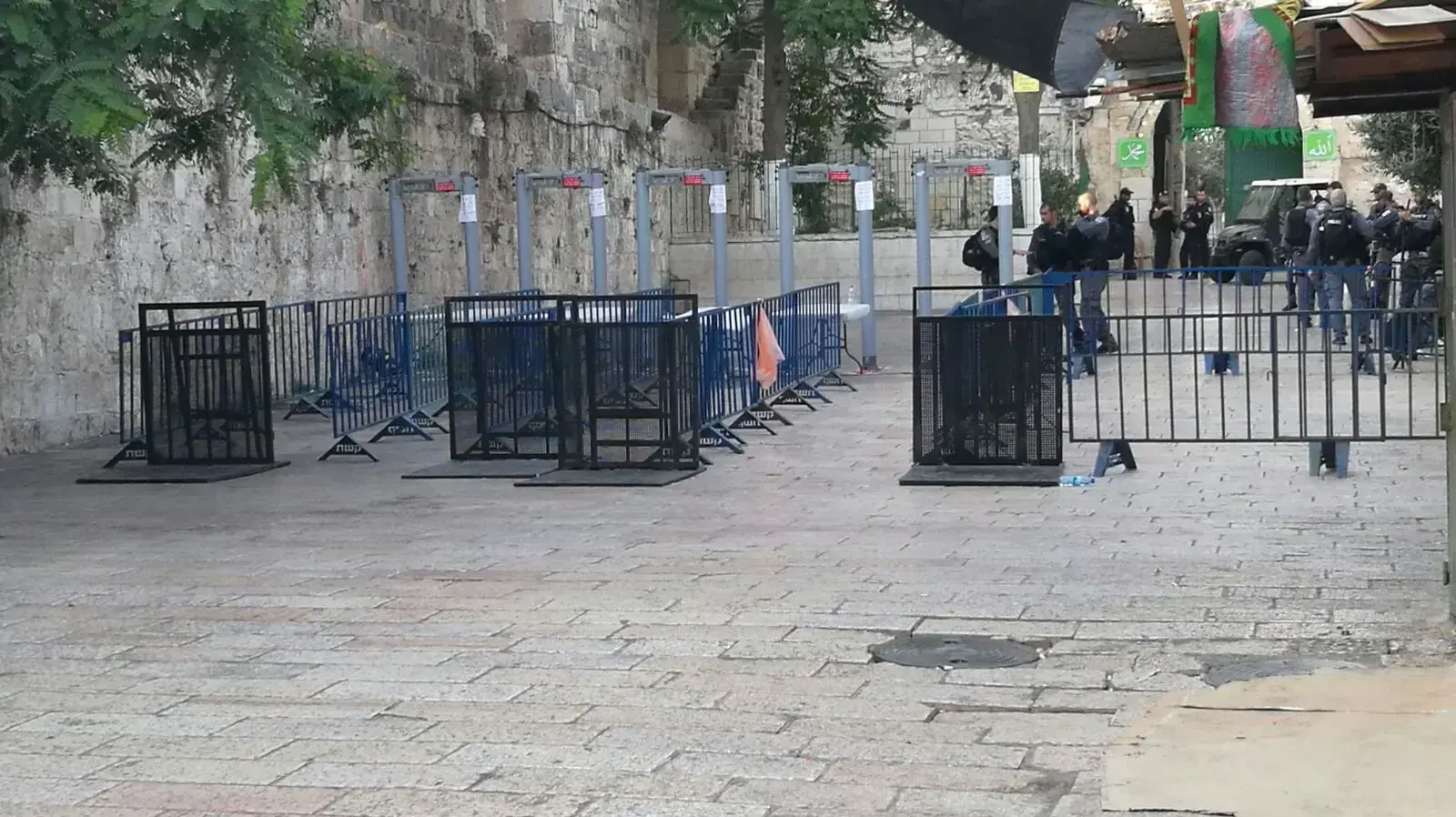 שערים מגנטיים בשער האריות בעיר העתיקה בירושלים, 21 ביולי 2017 שערים מגנטיים בשער האריות בעיר העתיקה בירושלים, 21 ביולי 2017