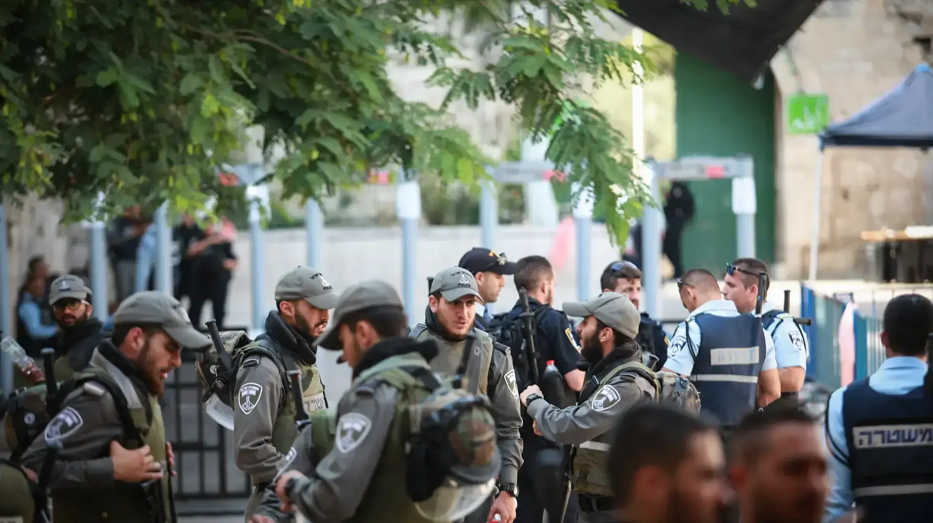 כוחות משטרה ומג"ב בשער האריות בעיר העתיקה בירושלים, 21 ביולי 2017