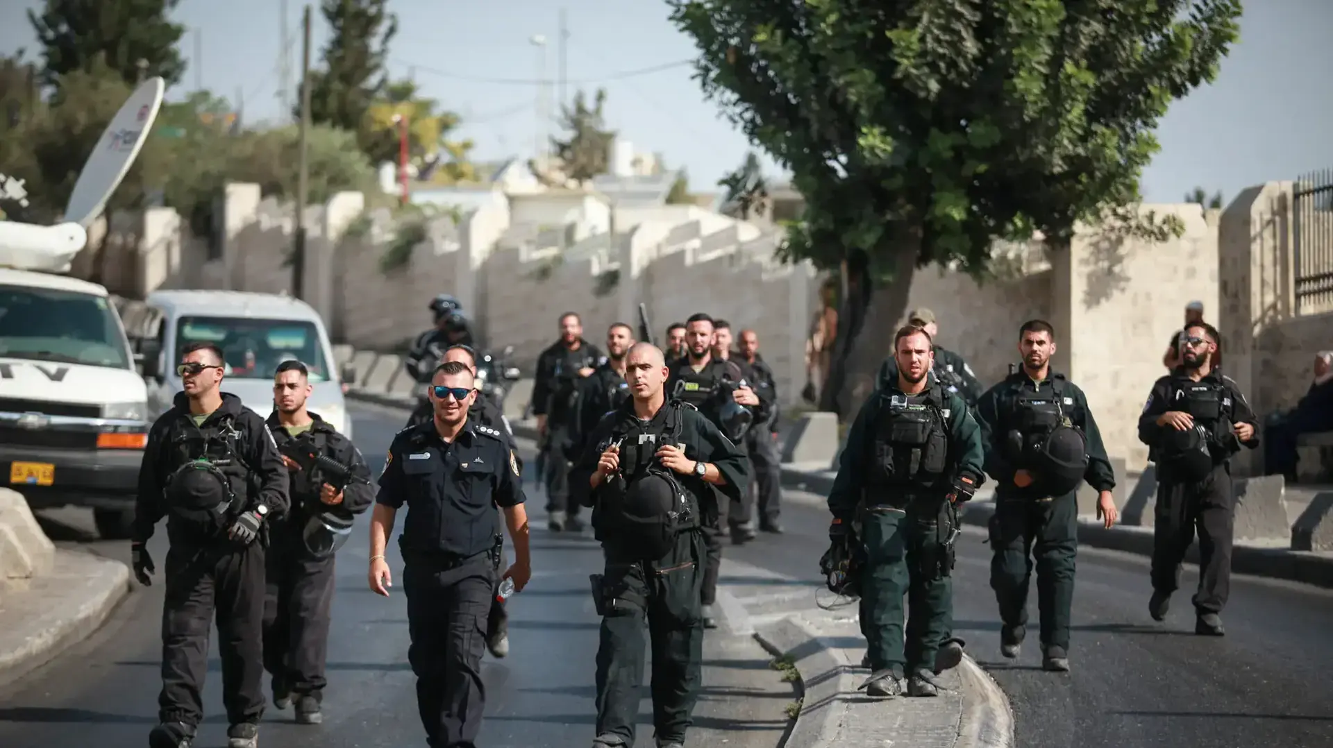 כוחות משטרה ומג"ב בשער האריות בעיר העתיקה בירושלים, 21 ביולי 2017 כוחות משטרה ומג"ב בשער האריות בעיר העתיקה בירושלים, 21 ביולי 2017